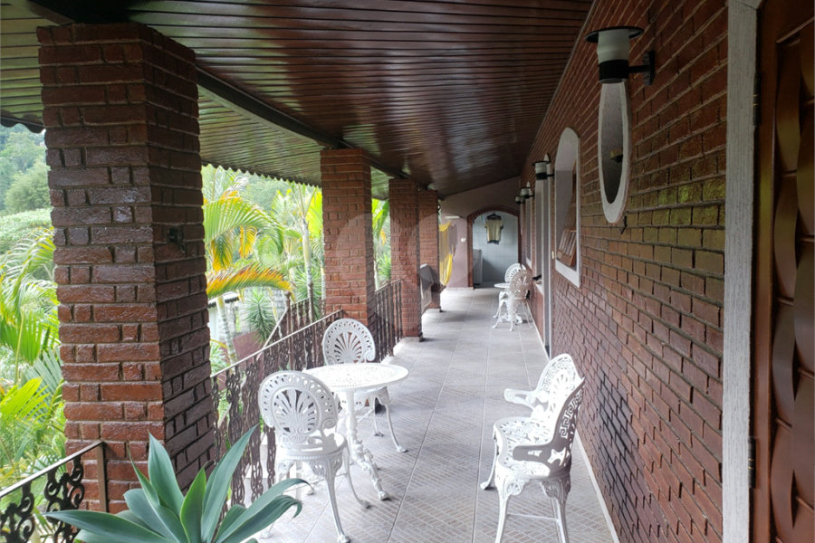 Casa à venda com 3 suítes no condomínio Alpes da Cantareira, Mairiporã - SP