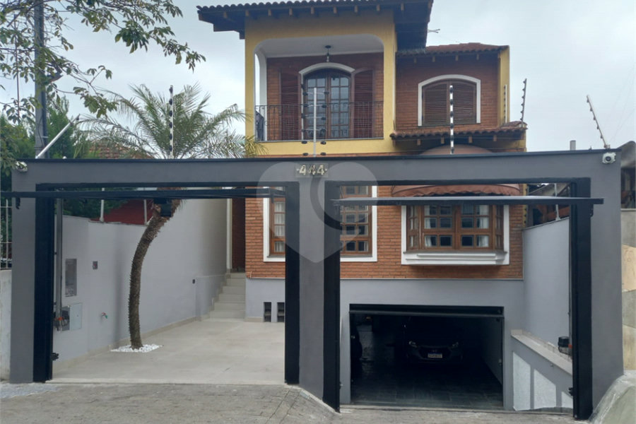 Sobrado à venda com 4 quartos, sendo 1 suíte, em Tremembé, São Paulo, SP