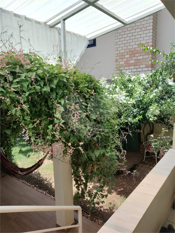 Casa à venda com 3 quartos, sendo 1 suíte, no condomínio Picollo Villaggio, Louveira - SP