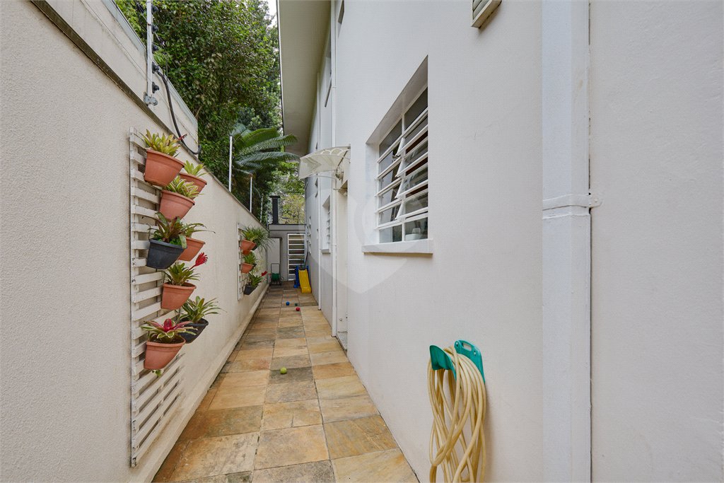 Sobrado à venda com 4 quartos, sendo 1 suíte, em Granja Julieta, São Paulo, SP