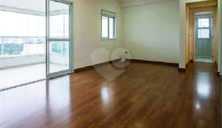 Apartamento à venda com 3 quartos, sendo 1 suíte,  em Morumbi, São Paulo, SP
