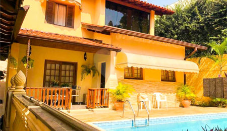Casa à venda com 3 quartos, sendo 1 suíte,  no condomínio Vivenda das Vinhas, Vinhedo - SP