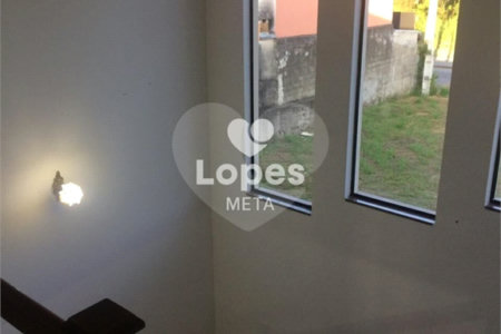 Casa à venda com 3 quartos, sendo 1 suíte, no condomínio Eldourado, São José dos Campos - SP