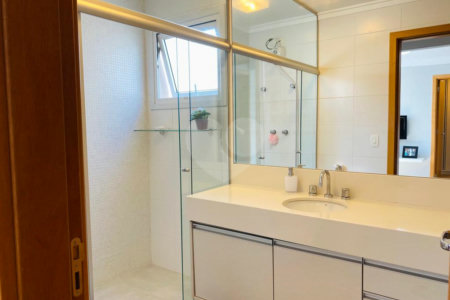 Casa à venda com 4 quartos, sendo 2 suítes, no condomínio Residencial Vila Lagos, São Paulo - SP