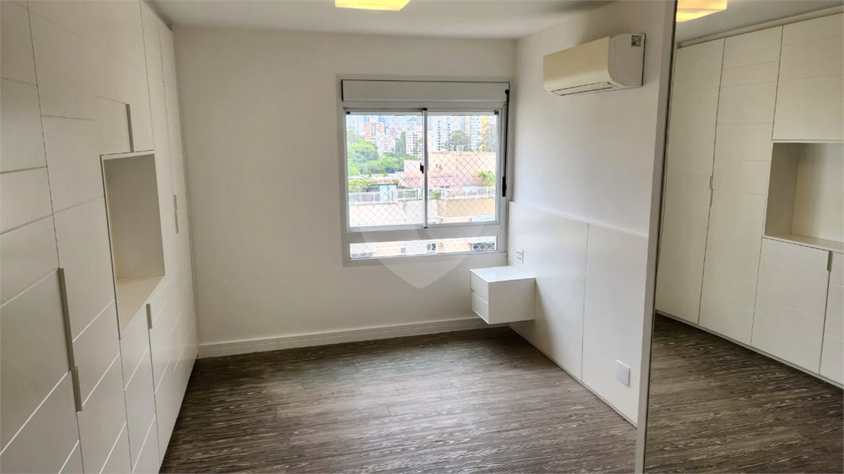 Apartamento à venda com 3 quartos, sendo 2 suítes,  em Paraíso do Morumbi, São Paulo, SP