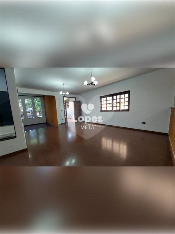 Casa à venda com 3 quartos, sendo 1 suíte, no condomínio Eldourado, São José dos Campos - SP