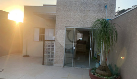 Casa à venda com 2 quartos, sendo 1 suíte,  em Nova Cerejeira, Atibaia, SP