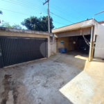 Casa térrea com 2 dormitórios.