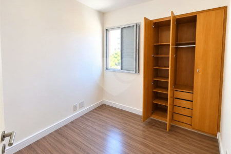 Apartamento de 44 m² com 2 dormitórios, varanda integrada e 1 vaga na Vila Guarani