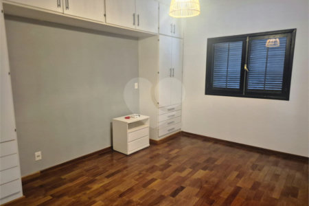 Casa de Vila à venda com 4 quartos, sendo 3 suítes, em Chácara Santo Antônio, São Paulo, SP