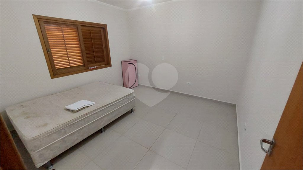 Casa à venda com 4 quartos, sendo 1 suíte, no condomínio Marf II, Bom Jesus dos Perdões - SP