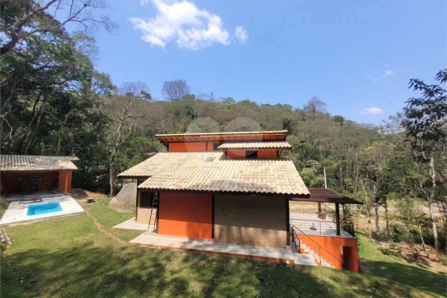 Casa à venda com 3 quartos, sendo 1 suíte, no condomínio Sausalito, Mairiporã - SP