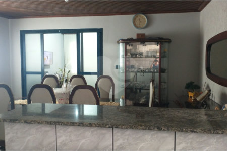 Casa à venda com 4 quartos, sendo 2 suítes,  em Conjunto Habitacional Brás Cubas, Mogi das Cruzes, SP