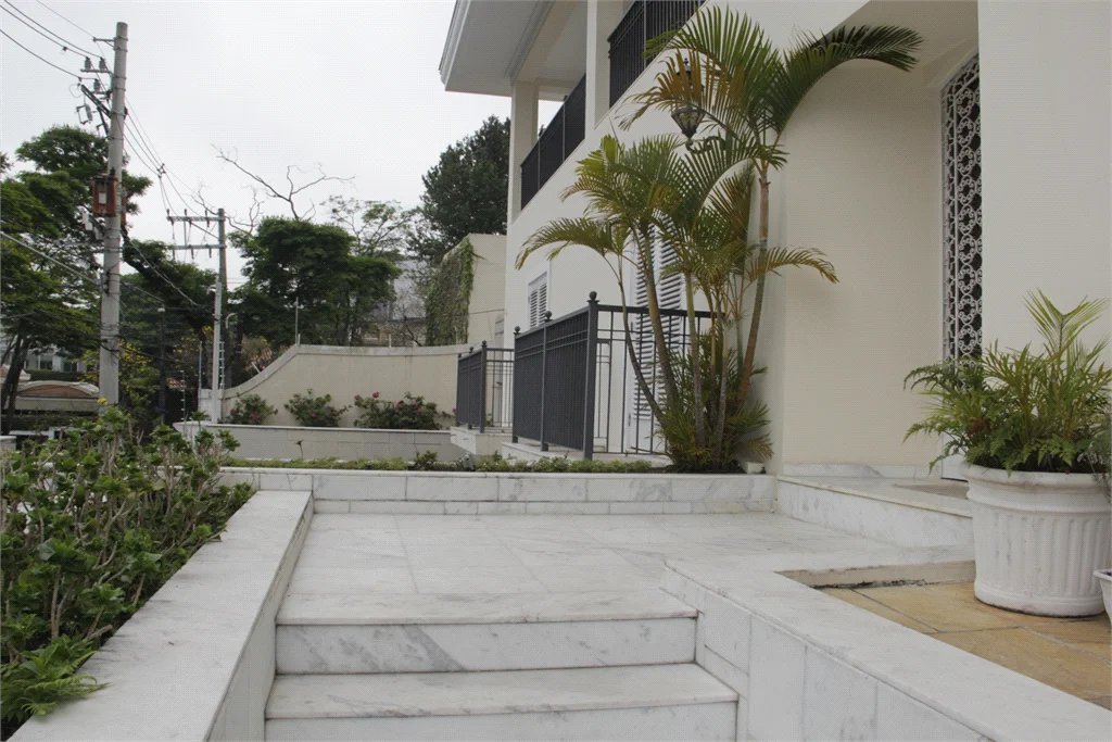 Casa à venda ou para alugar com 5 suítes em Jardim Leonor, São Paulo, SP