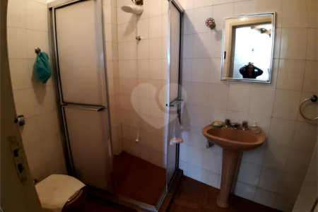 Sobrado à venda com 5 quartos em Vila Nivi, São Paulo, SP