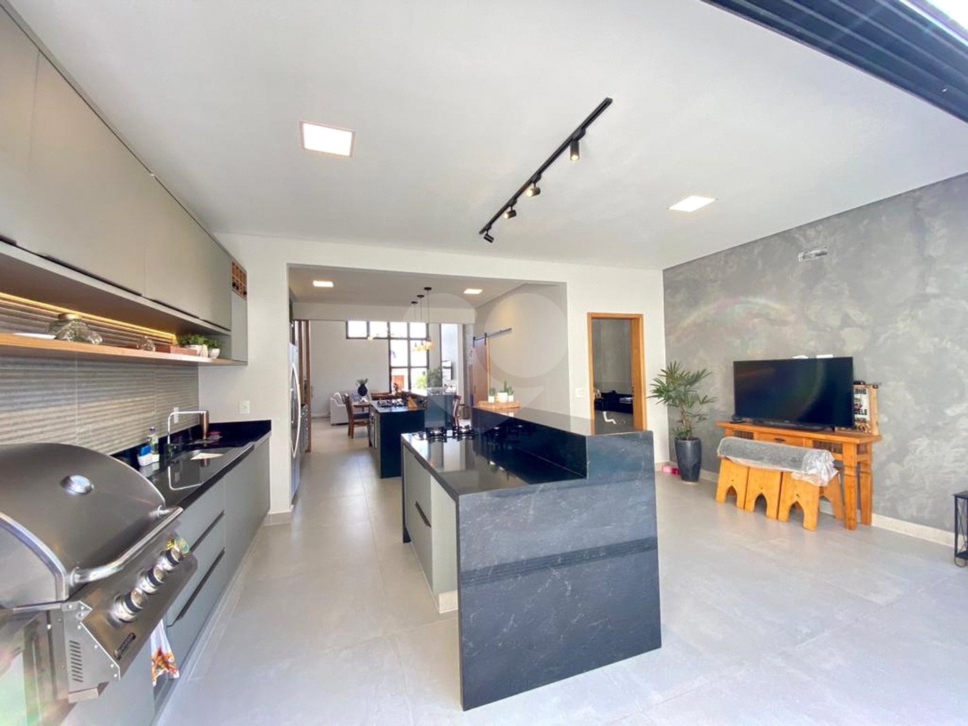 Casa à venda com 4 suítes no condomínio Jardim Vila Paradiso, Indaiatuba - SP