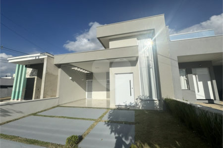 Casa à venda com 3 quartos, sendo 1 suíte, no condomínio Jardim Guarujá, Salto - SP