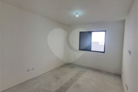 Sobrado à venda com 3 quartos, sendo 1 suíte, em Vila Romero, São Paulo, SP