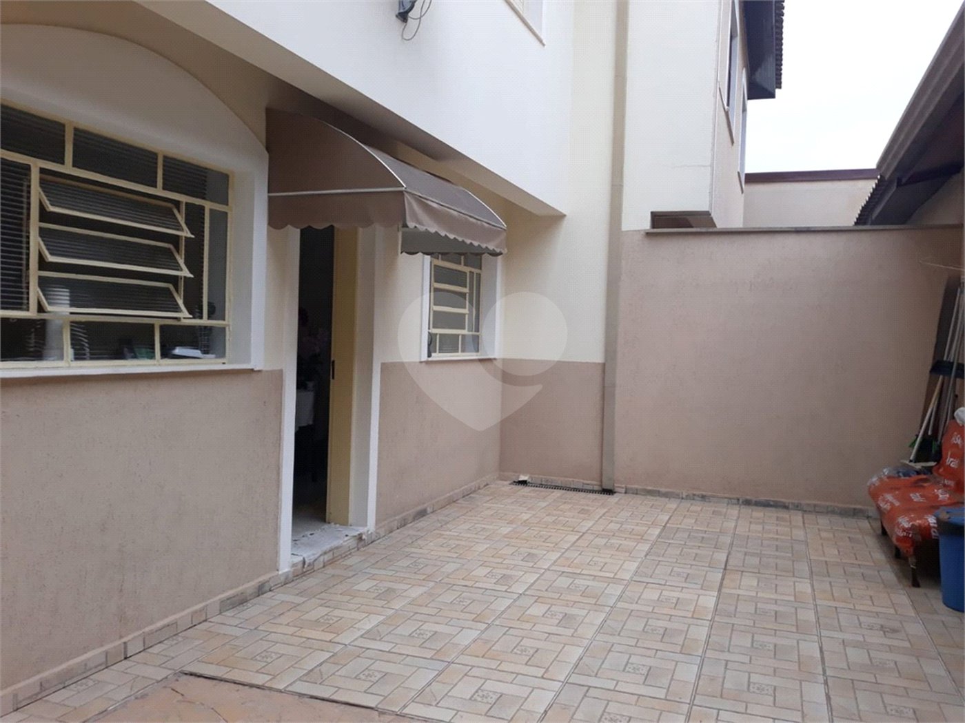 Sobrado à venda com 3 quartos, sendo 1 suíte,  em Esplanada Mendes Moraes, São Roque, SP