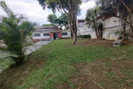 Casa de Vila à venda com 3 quartos, sendo 1 suíte, em Jardim Esmeralda, São Paulo, SP