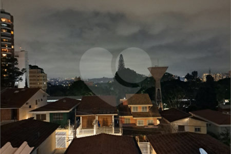 Sobrado à venda com 4 quartos, sendo 2 suítes,  em Vila Madalena, São Paulo, SP