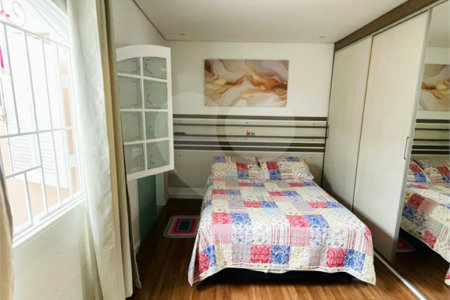 Casa à venda com 4 quartos, sendo 1 suíte,  em Jardim Stella, Santo André, SP