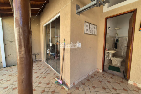 Casa à venda com 3 quartos, sendo 1 suíte, em Retiro das Fontes, Atibaia, SP