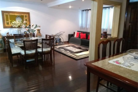 Casa à venda com 6 quartos, sendo 2 suítes,  em Jardim Leocádia, Sorocaba, SP
