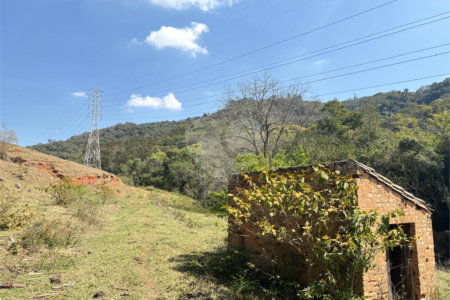 Sítio à venda com 3 suítes em Bairro do Cambará, São Roque, SP