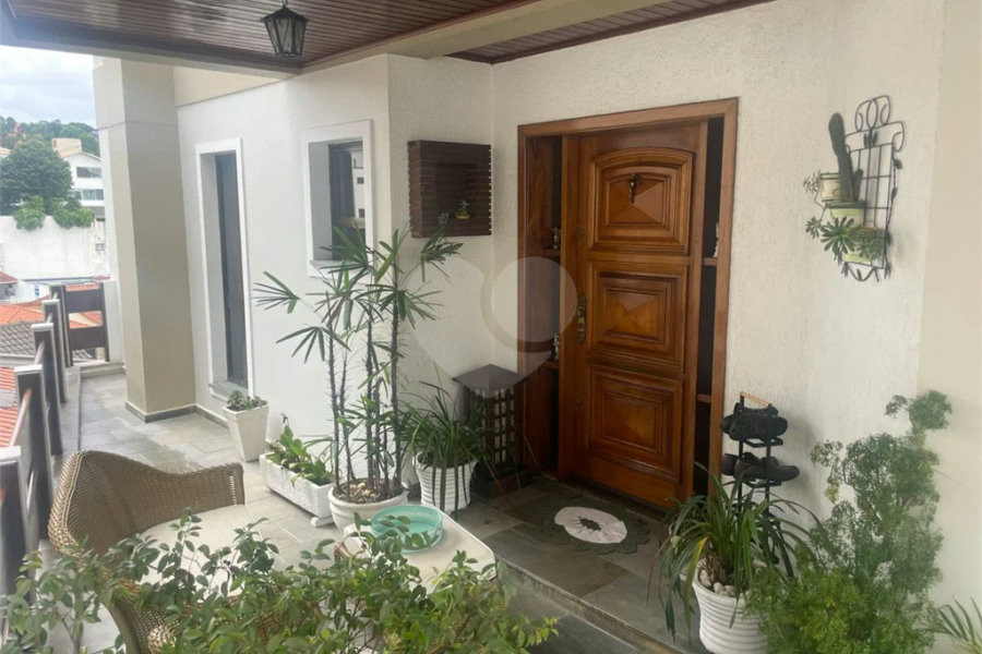 Sobrado à venda com 4 quartos, sendo 2 suítes, em Jardim França, São Paulo, SP