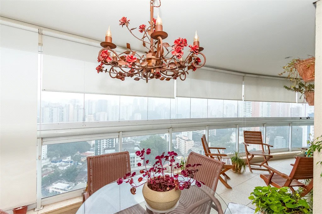 Apartamento à venda com 4 quartos, sendo 3 suítes, em Vila Andrade, São Paulo, SP