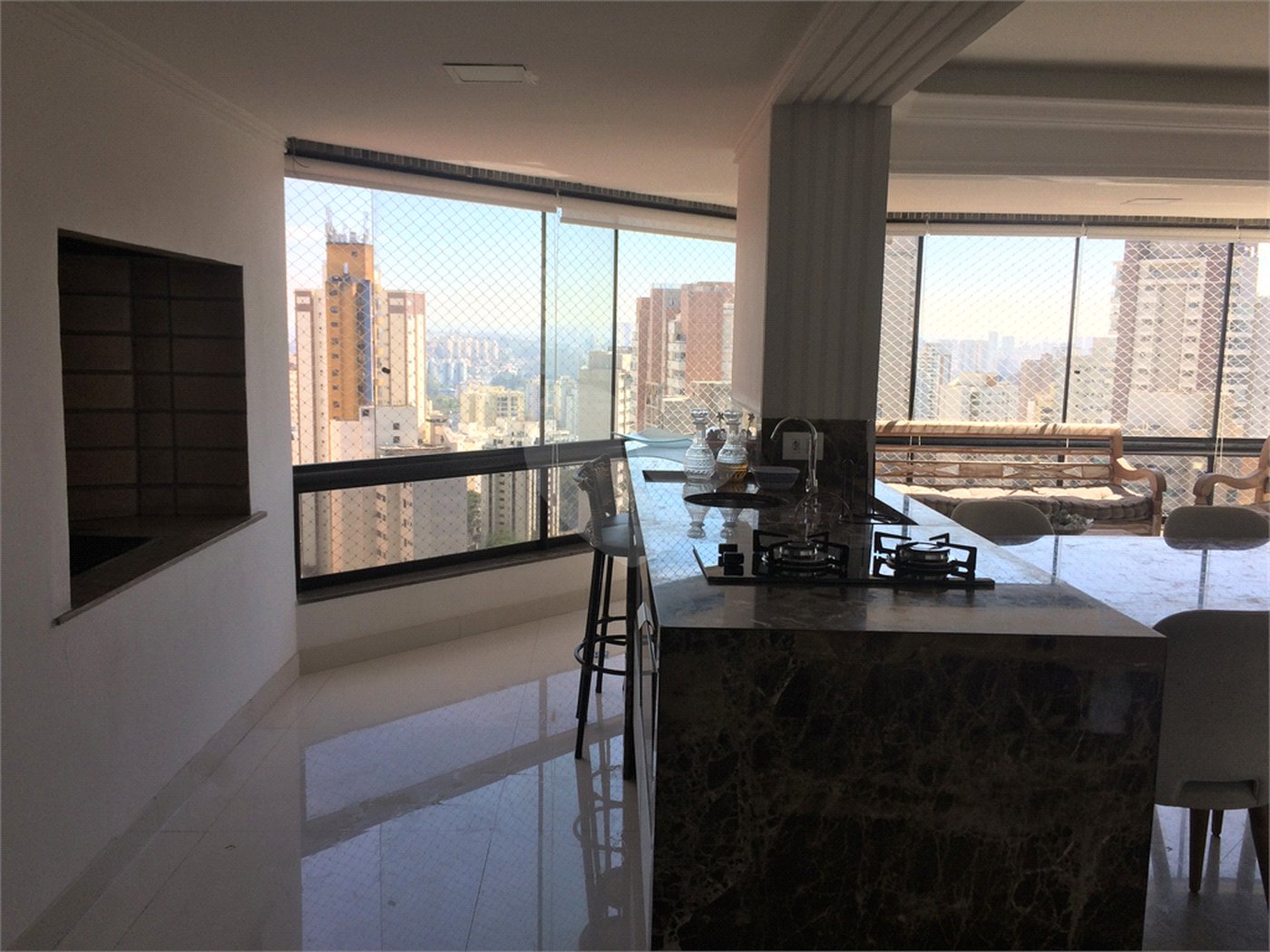 Apartamento à venda com 3 suítes em Vila Suzana, São Paulo, SP