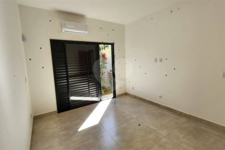 Casa para alugar com 3 quartos, sendo 1 suíte, no condomínio Chácaras Brasil, Atibaia - SP