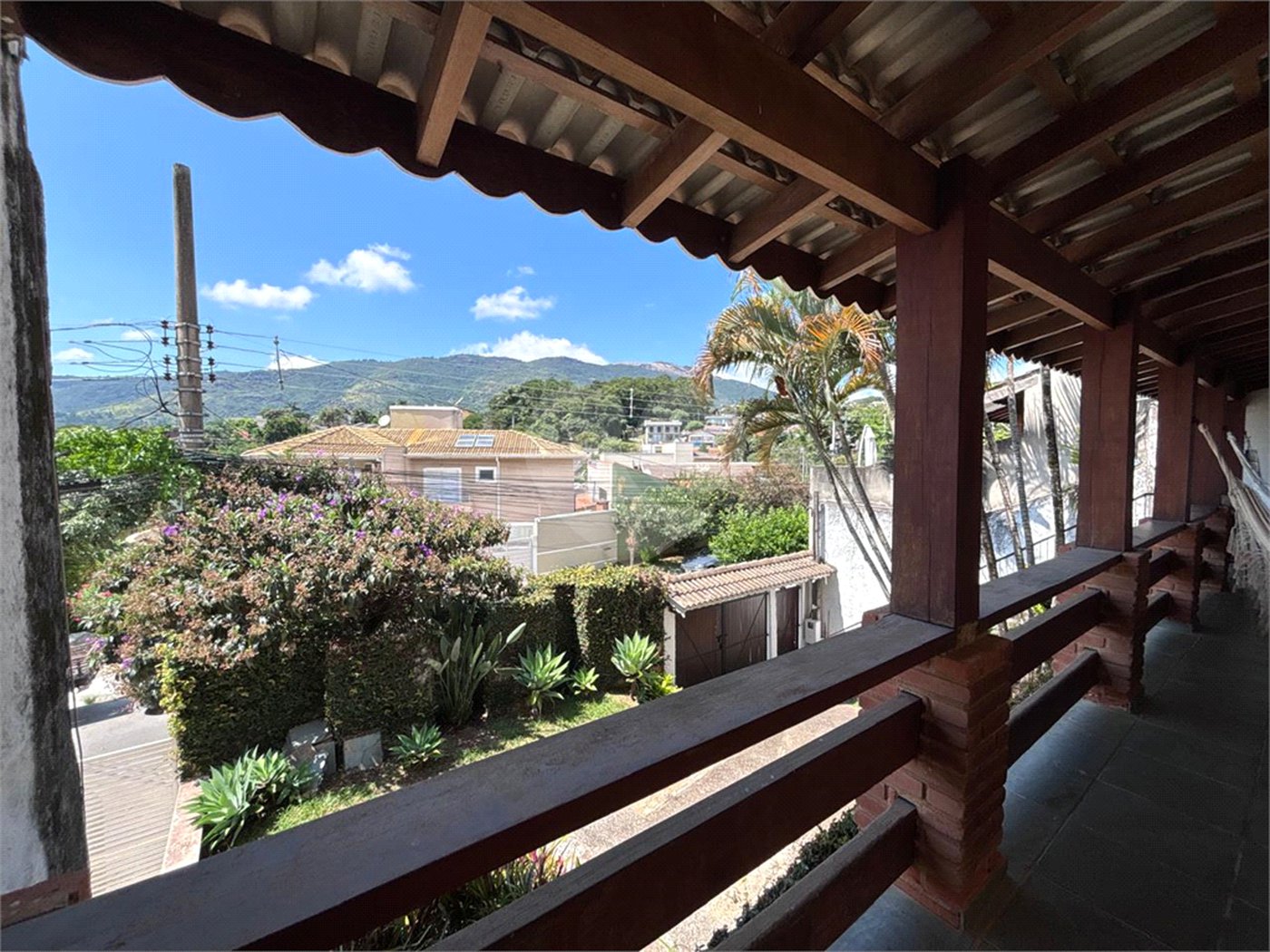 Casa à venda com 5 quartos, sendo 2 suítes,  em Jardim Maristela, Atibaia, SP