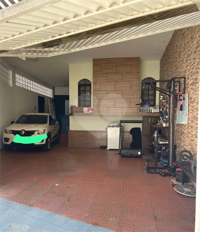 Sobrado à venda com 4 quartos, sendo 1 suíte,  em Jardim Las Vegas, Santo André, SP