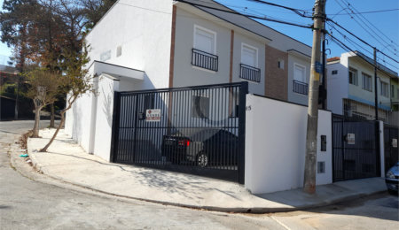 Sobrado à venda com 2 suítes em Vila Universitária, São Paulo, SP