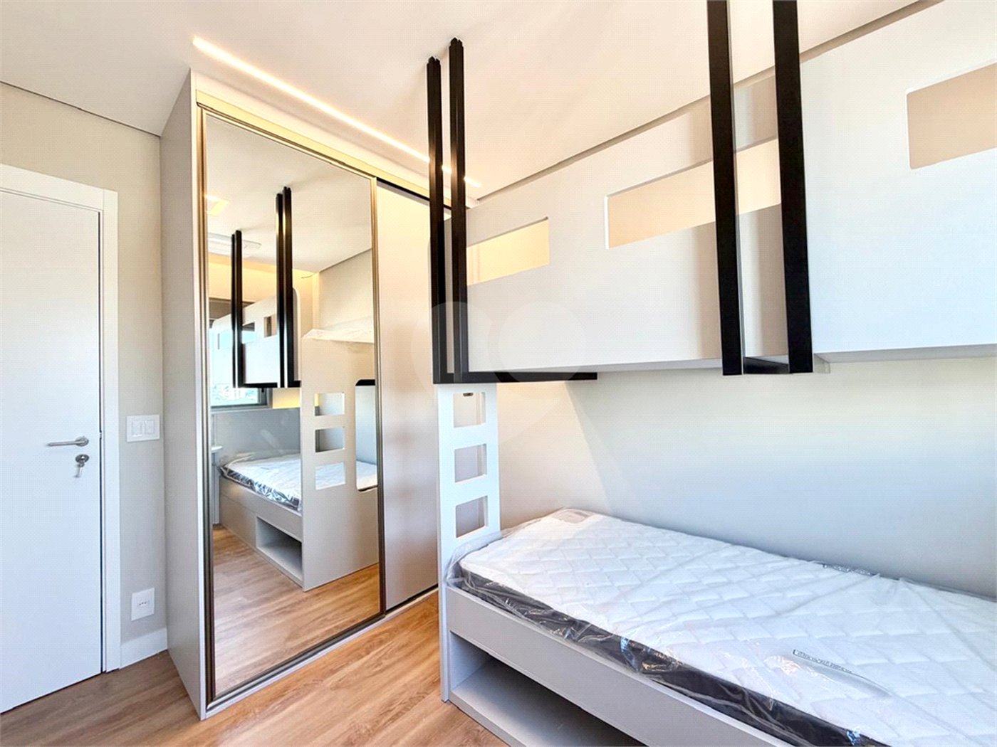 Apartamento à venda com 3 suítes em Campo Belo, São Paulo, SP
