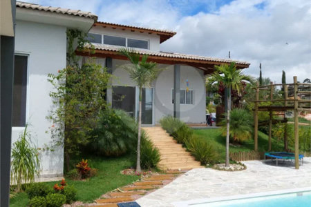 Casa à venda ou para alugar com 4 quartos, sendo 1 suíte, no condomínio Colinas de Inhandjara, Itupeva - SP