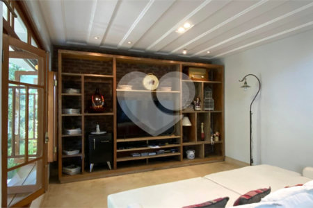 Casa à venda com 1 quarto, sendo 3 suítes, no Centro, Porto Seguro, BA