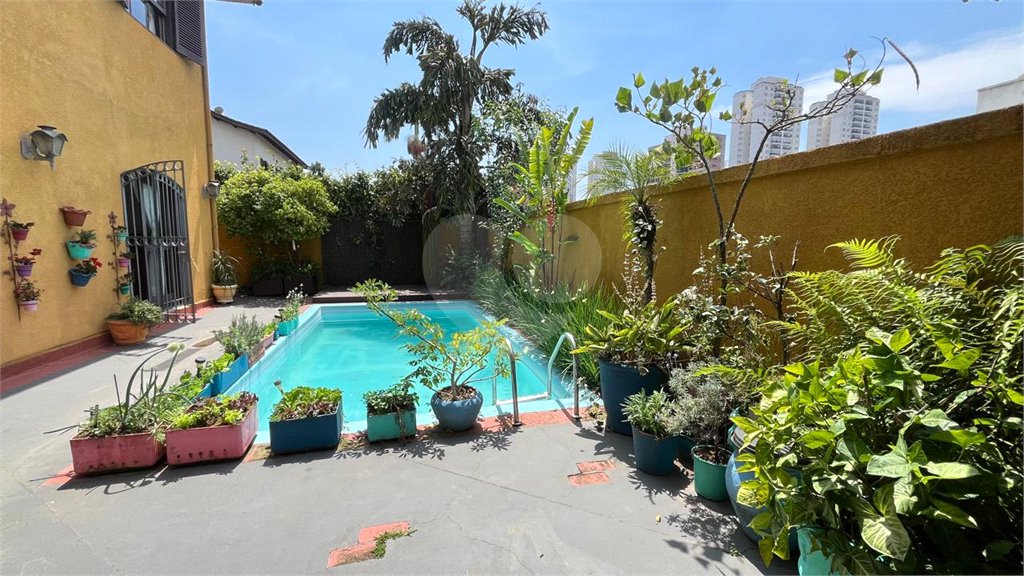 Casa à venda com 4 quartos, sendo 2 suítes, em Lar São Paulo, São Paulo, SP