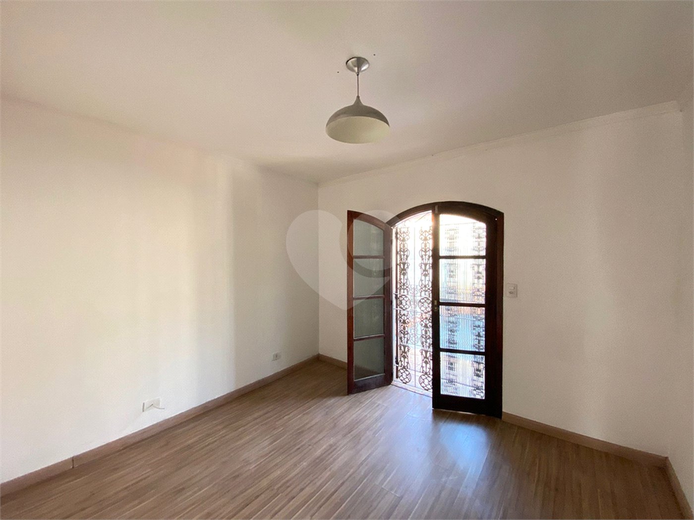 Sobrado à venda com 4 quartos, sendo 1 suíte, em Jardim Medina, Poá, SP