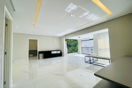 Apartamento à venda com 3 suítes em Vila Gilda, Santo André, SP