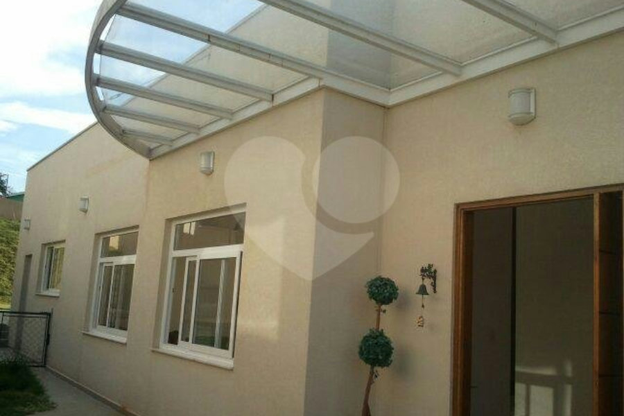 Casa à venda com 4 suítes em Guaxinduva, Atibaia, SP