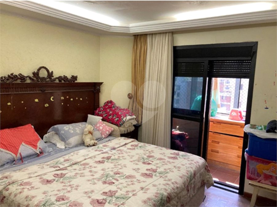 Apartamento à venda com 4 quartos, sendo 2 suítes,  em Moema, São Paulo, SP