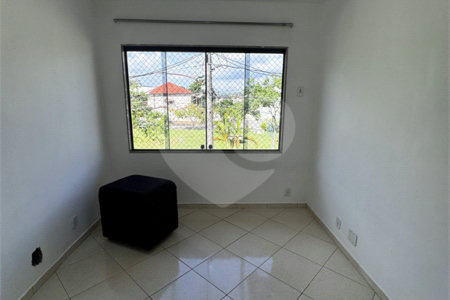 Casa à venda com 3 quartos, sendo 1 suíte, no condomínio Village da Posse, Rio de Janeiro - RJ
