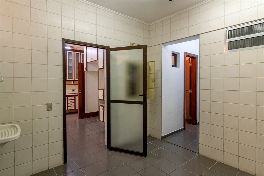 Casa à venda com 4 quartos, sendo 3 suítes,  no condomínio Vila das Flores, São Paulo - SP