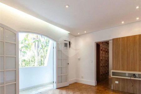 Casa à venda com 4 quartos, sendo 2 suítes, em Vila Morumbi, São Paulo, SP