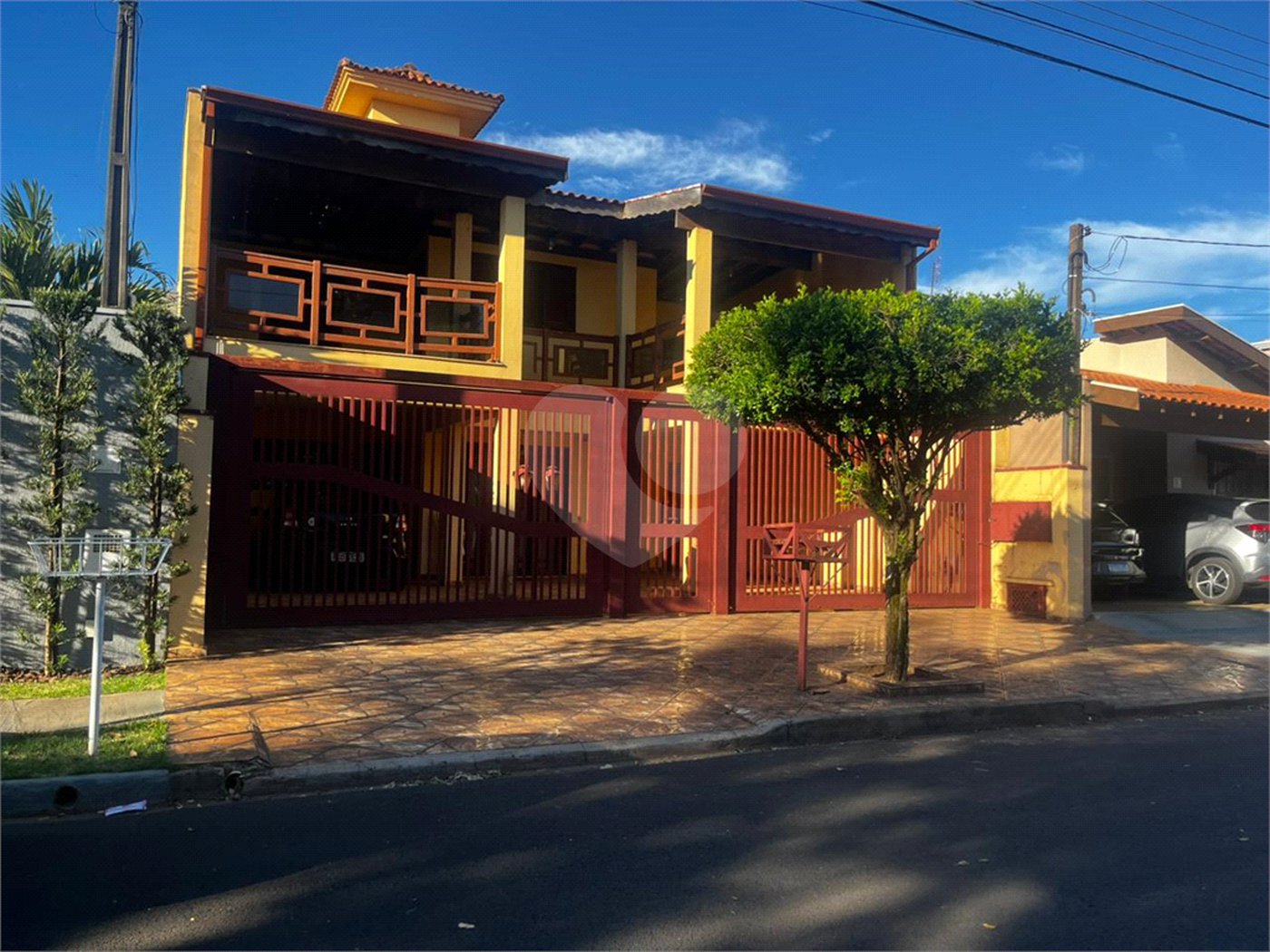 Casa à Venda na Rua Principal do Parque Fehr com Aquecedor Solar