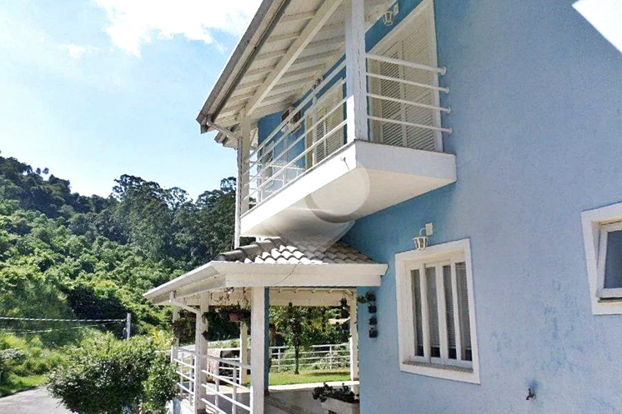 Casa à venda com 6 quartos, sendo 5 suítes,  no condomínio Conjunto Residencial Itaguaçu, São Paulo - SP
