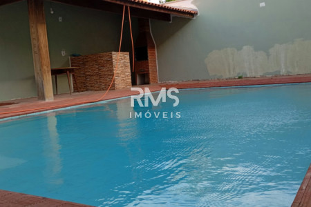 Casa à venda ou para alugar com 3 quartos, sendo 1 suíte,  no Centro, Angatuba, SP